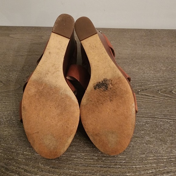 Michael Kors Elena Luggage Tan Leather Wedge Sandals Gold Plate Back Zip 9.5 - Picture 7 of 12